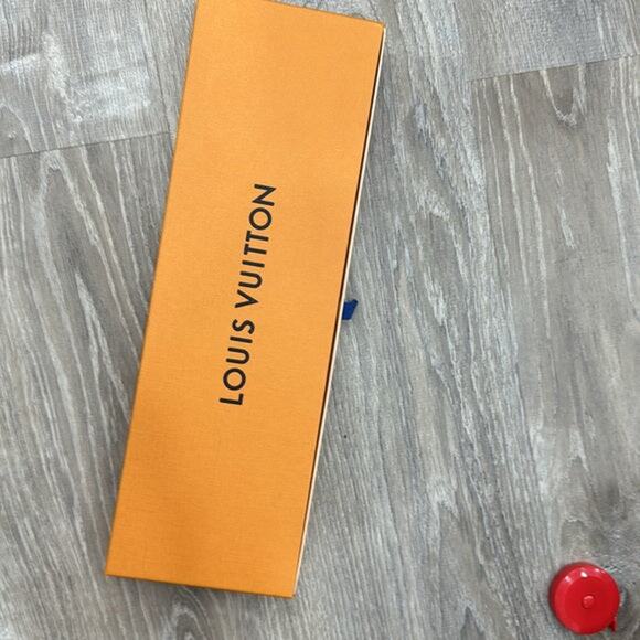 Louis Vuitton Monogram Brown and Cream Silk Scarf - Picture 10 of 10